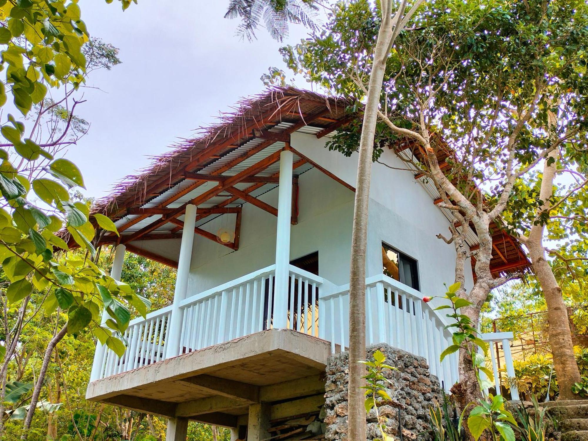 Hidden Valley Lodge *